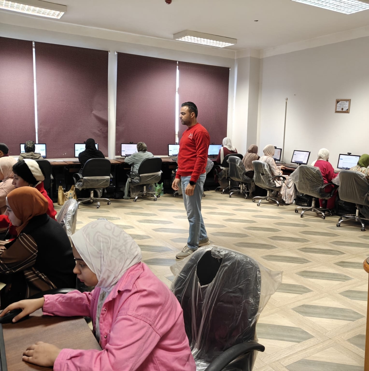 جانب من اختبارات اليوم الثاني دورة اساسيات التحول الرقمي بجامعة بنها G242