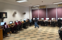 معاوني اعضاء هيئة التدريس والباحثين بجامعة بنها يؤدون اختبار دورة اساسيات التحول الرقمي بوحدة التدريب علي تكنولوجيا المعلومات جروب G241