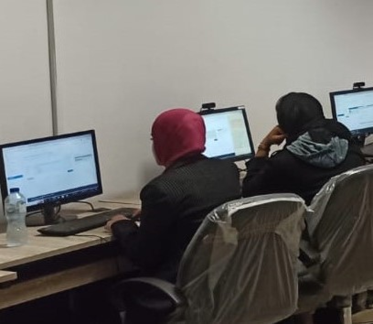 جانب من اختبار اساسيات التحول الرقمي للاخوة الوافدين الباحثين بجامعة بنها