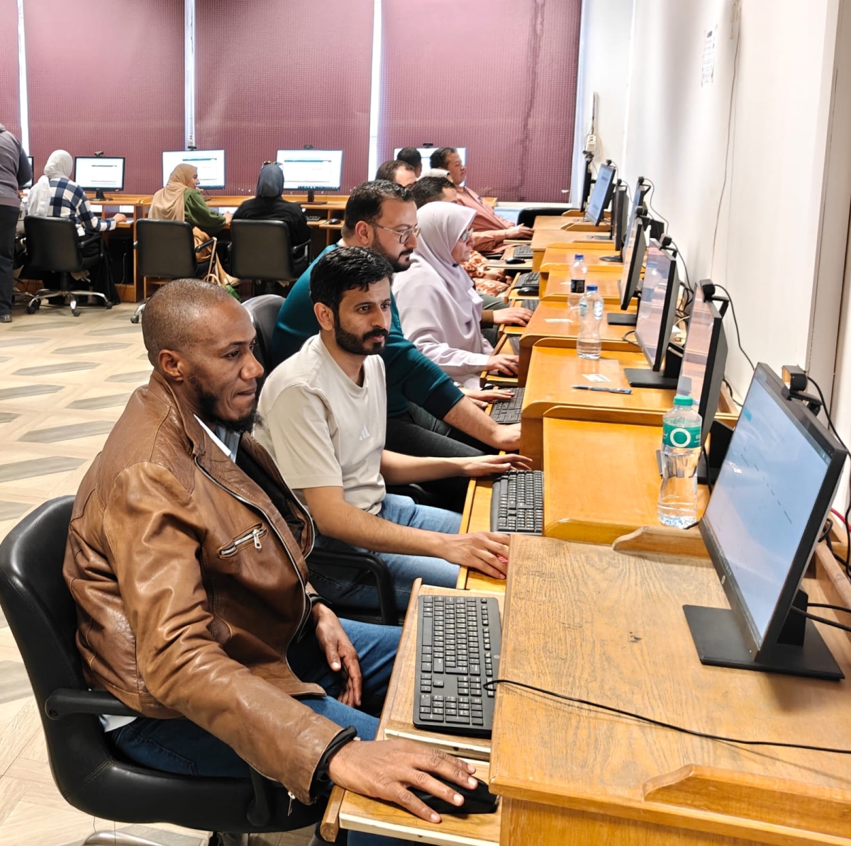 جانب من اختبار الاخوة الوافدين الباحثين بجامعة بنها جروب 242 منح دورة التحول الرقمي